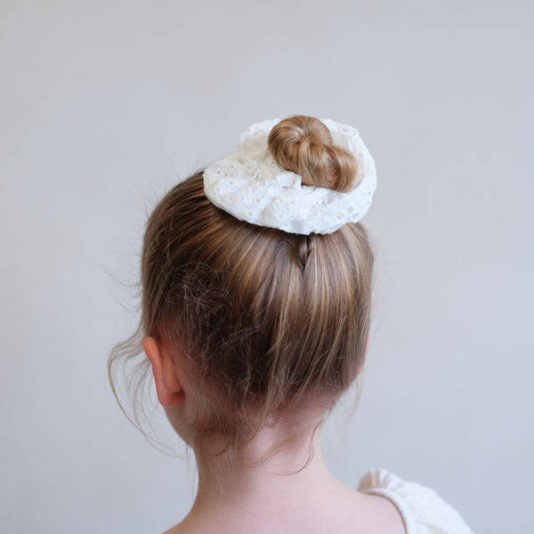 Mimi & Lula - Broderie scrunchie WHITE