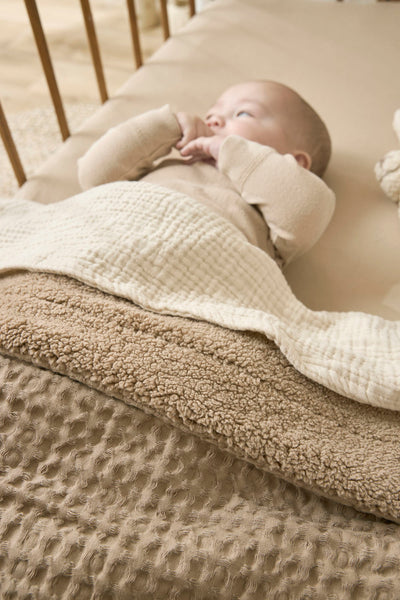Meyco Baby - Waffle Teddy crib bed blanket - Taupe - 75x100cm