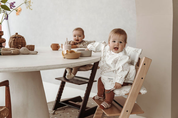 Meyco Baby - Bib with sleeves - Branches Sand