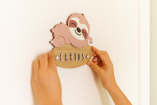 Vintiun - Adhesive Colored Door Plate Sloth + Lettering Kit