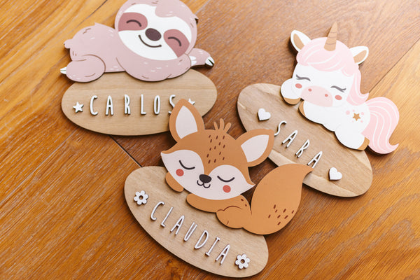 Vintiun - Adhesive Colored Door Plate Sloth + Lettering Kit