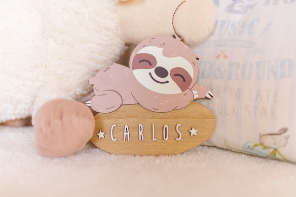 Vintiun - Adhesive Colored Door Plate Sloth + Lettering Kit