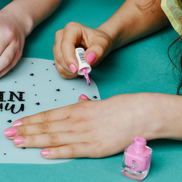 Miss Nella - Peel Off Nail Polish - Marshmallow Overload - Coral Pink Shimmer