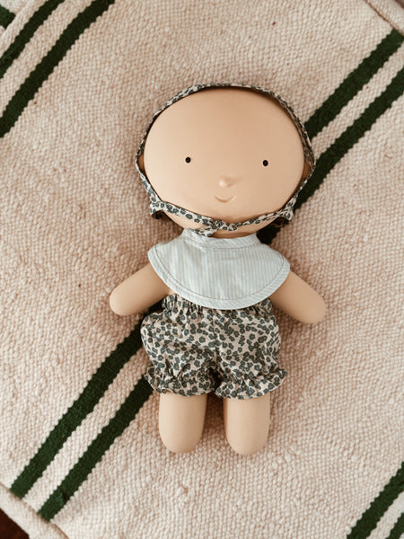 We are Gommu - Shorts & Hat - Green Flowers