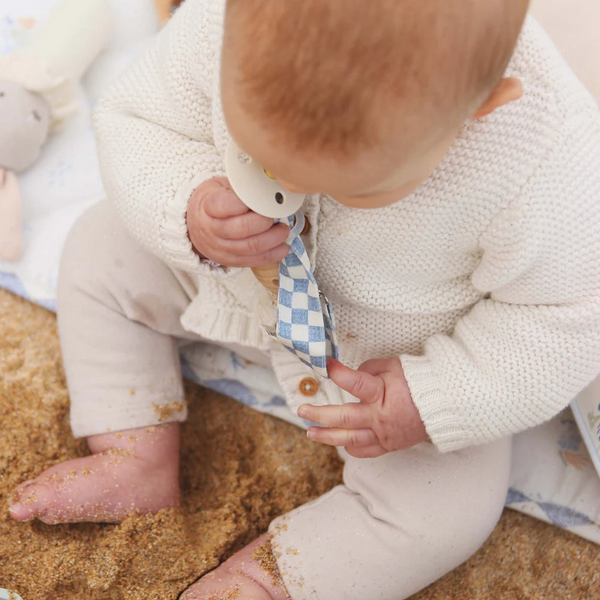 Avery Row - Pacifier clip - Waves