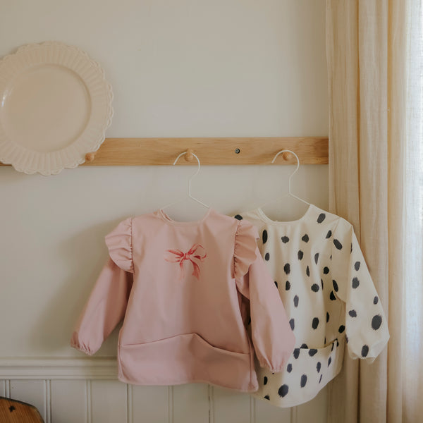 Elodie Details - Longsleeved Baby Bib - Dalmatian Dots Grande